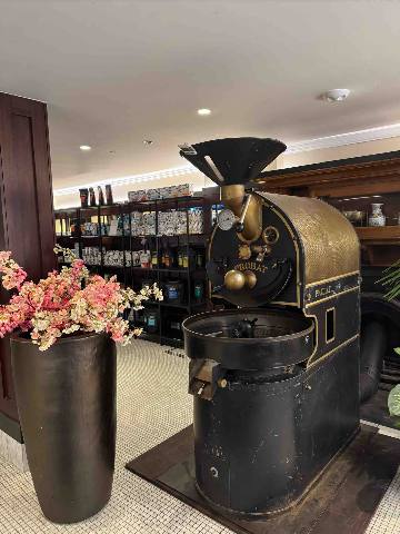 Dublin, A vintage coffee roasting machine in a shop interior.